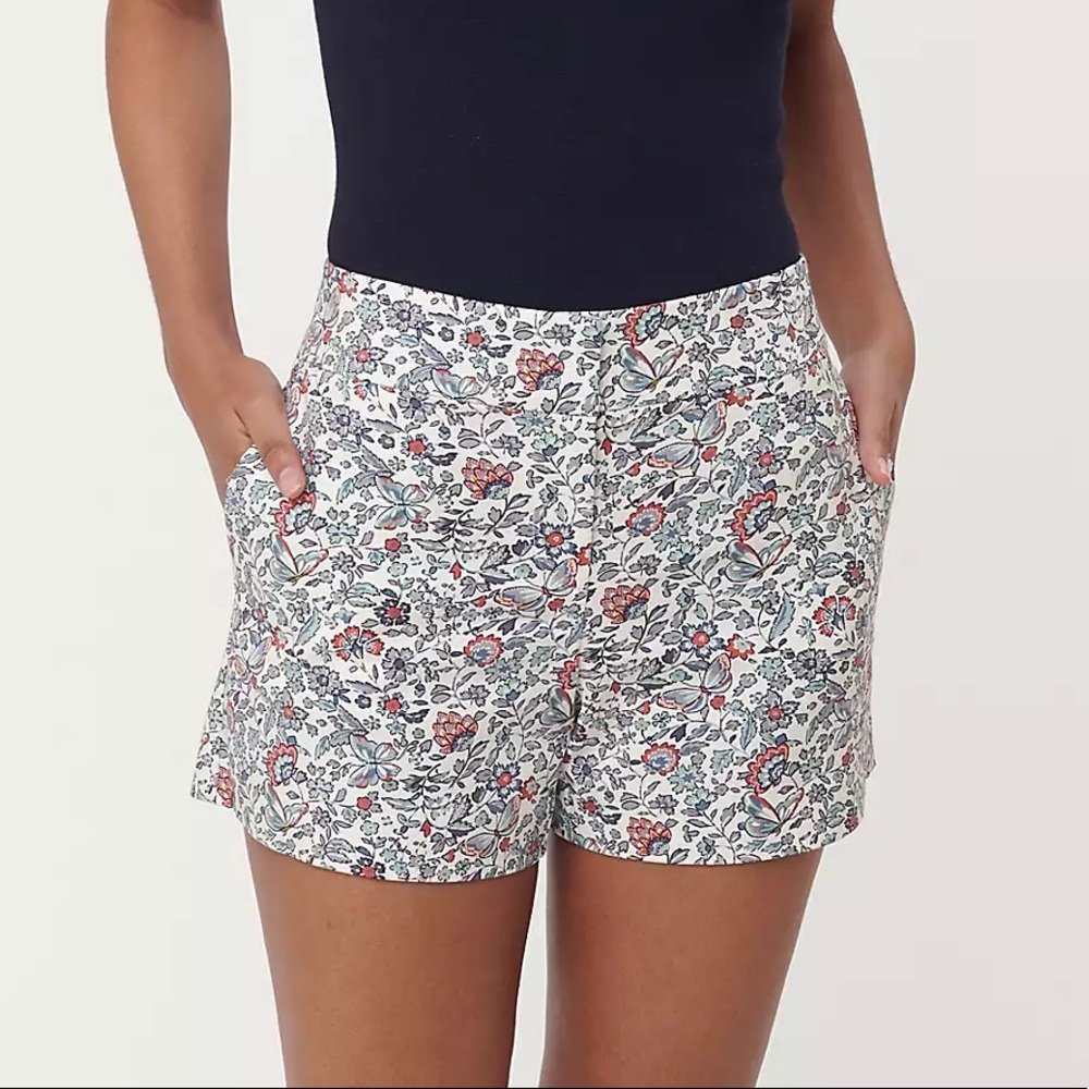 NWT Loft Floral Riviera Shorts Size 00 4inch Inseam